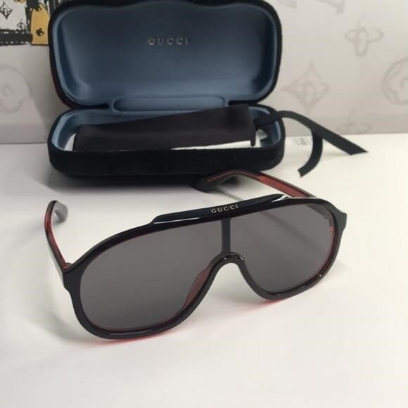 Authentic Gucci Black Sunglasses with Case and Pouch Gucci | Accessories | Original Gucci Gg326s 00 Sunglasses  main image 4